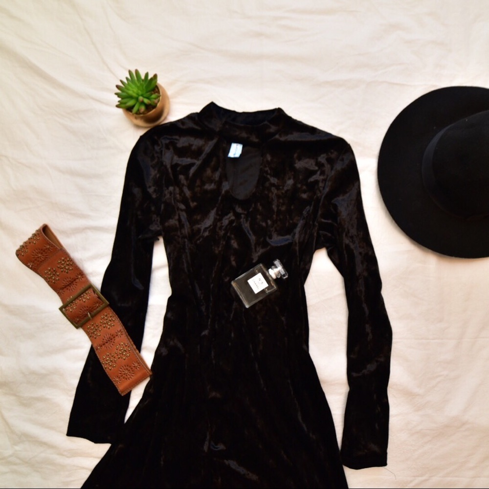 💝*SOLD*Velvet Keyhole Neck Style Dress💝